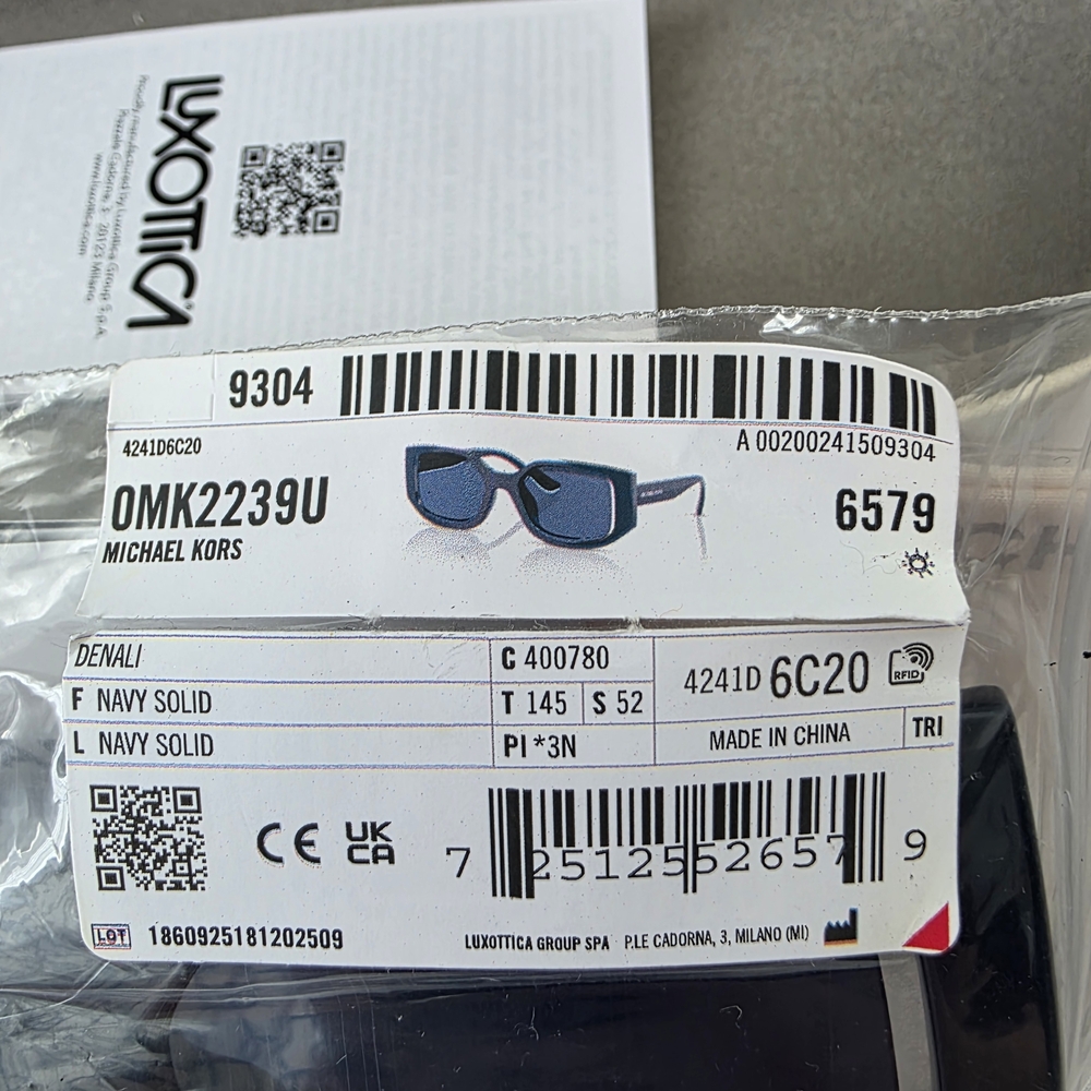 Michael Kors Navy Sunglasses With Case - Picture 2 of 8